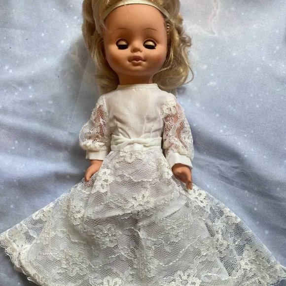 Vintage Bride Doll with Veil - Picture 1 of 4